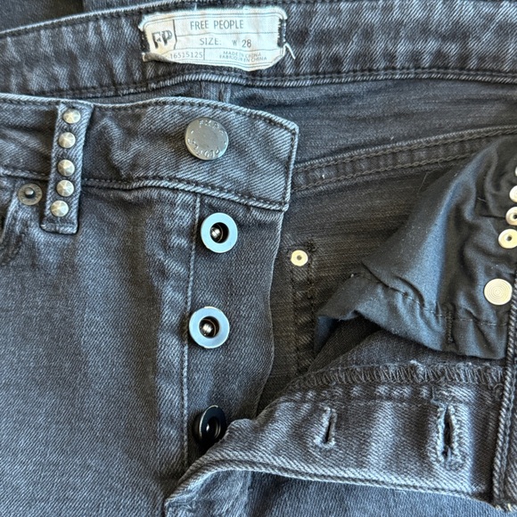 Free People Payton Studded Skinny Jean Black Raw Hem Ripped Knee Ankle Size 28 - Picture 12 of 13